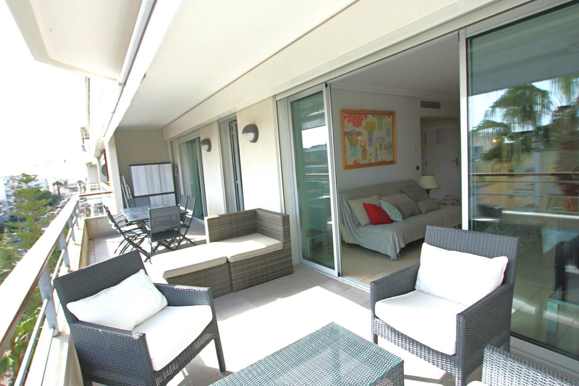 Fully Equipped Apartment With Large Terrace Lounge Area Cannes Bagian luar foto
