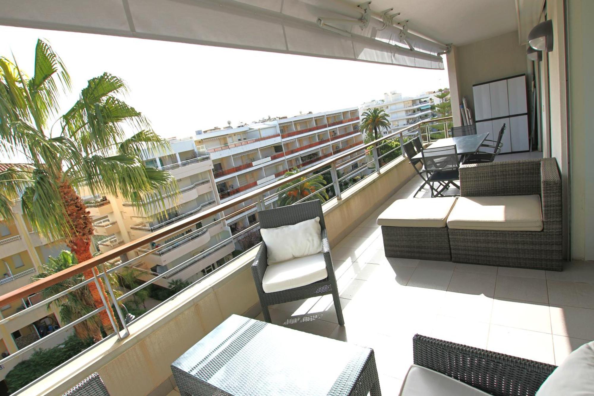 Fully Equipped Apartment With Large Terrace Lounge Area Cannes Bagian luar foto